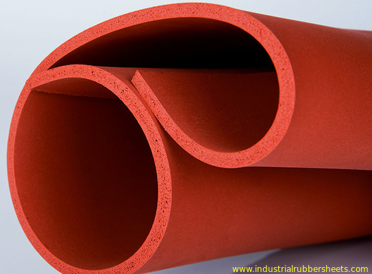 Folha de borracha de silicone de células fechadas para isolamento térmico e proteção em ambientes de alta temperatura
