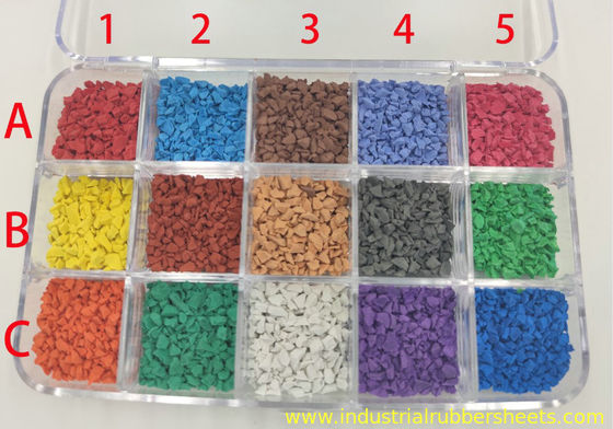 Grânulos de borracha EPDM coloridos com dureza 70 Shore A, com 18% de conteúdo de EPDM e resistência UV